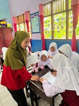Penyuluhan Kesehatan Penggunaan HP untuk Anak SD