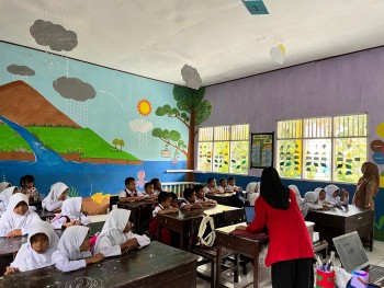 Penyuluhan Kesehatan Penggunaan HP untuk Anak SD