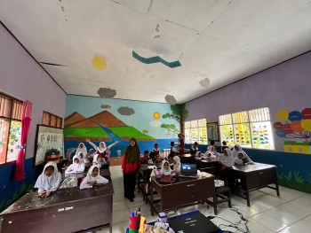 Penyuluhan Kesehatan Penggunaan HP untuk Anak SD
